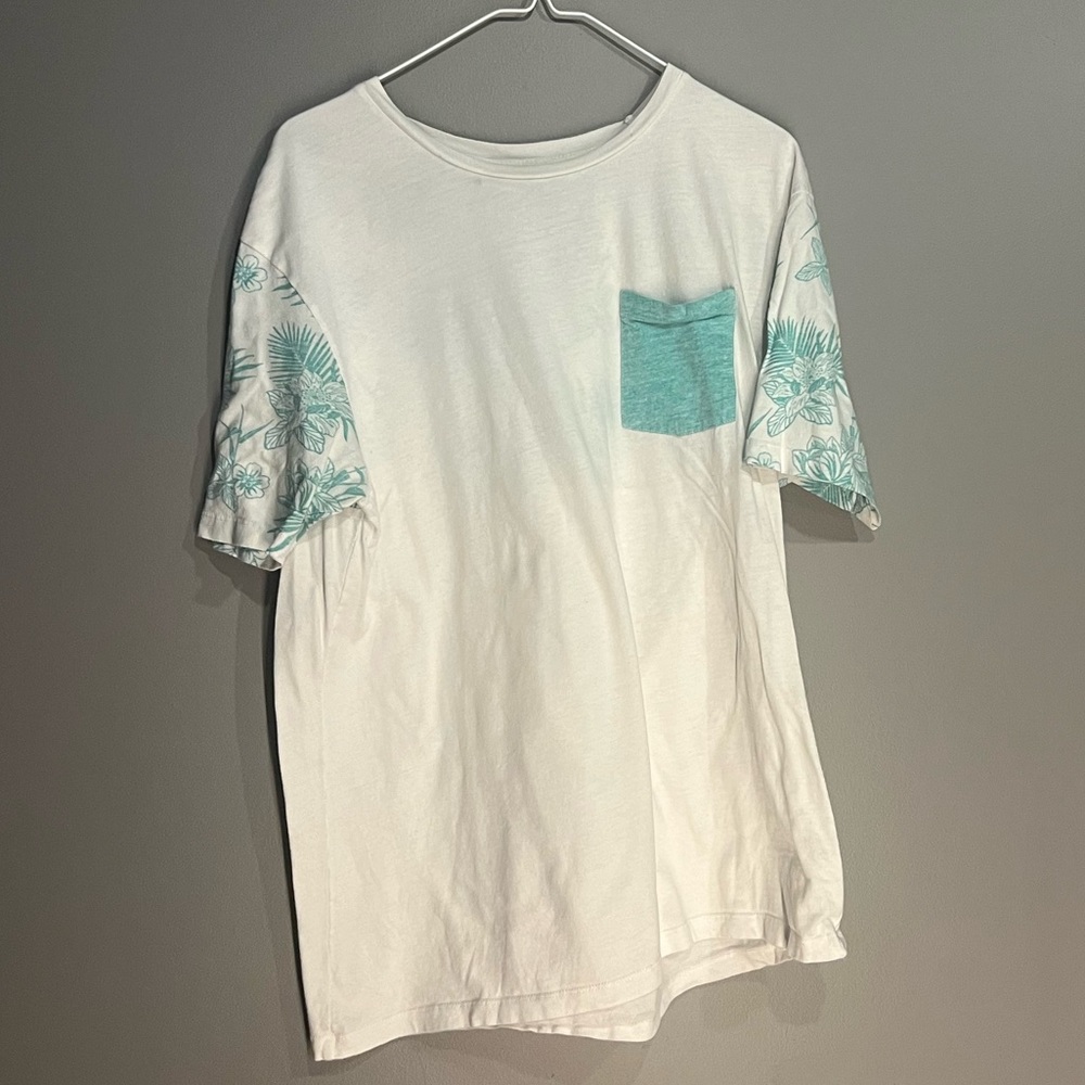 Men’s white and blue floral t-shirt